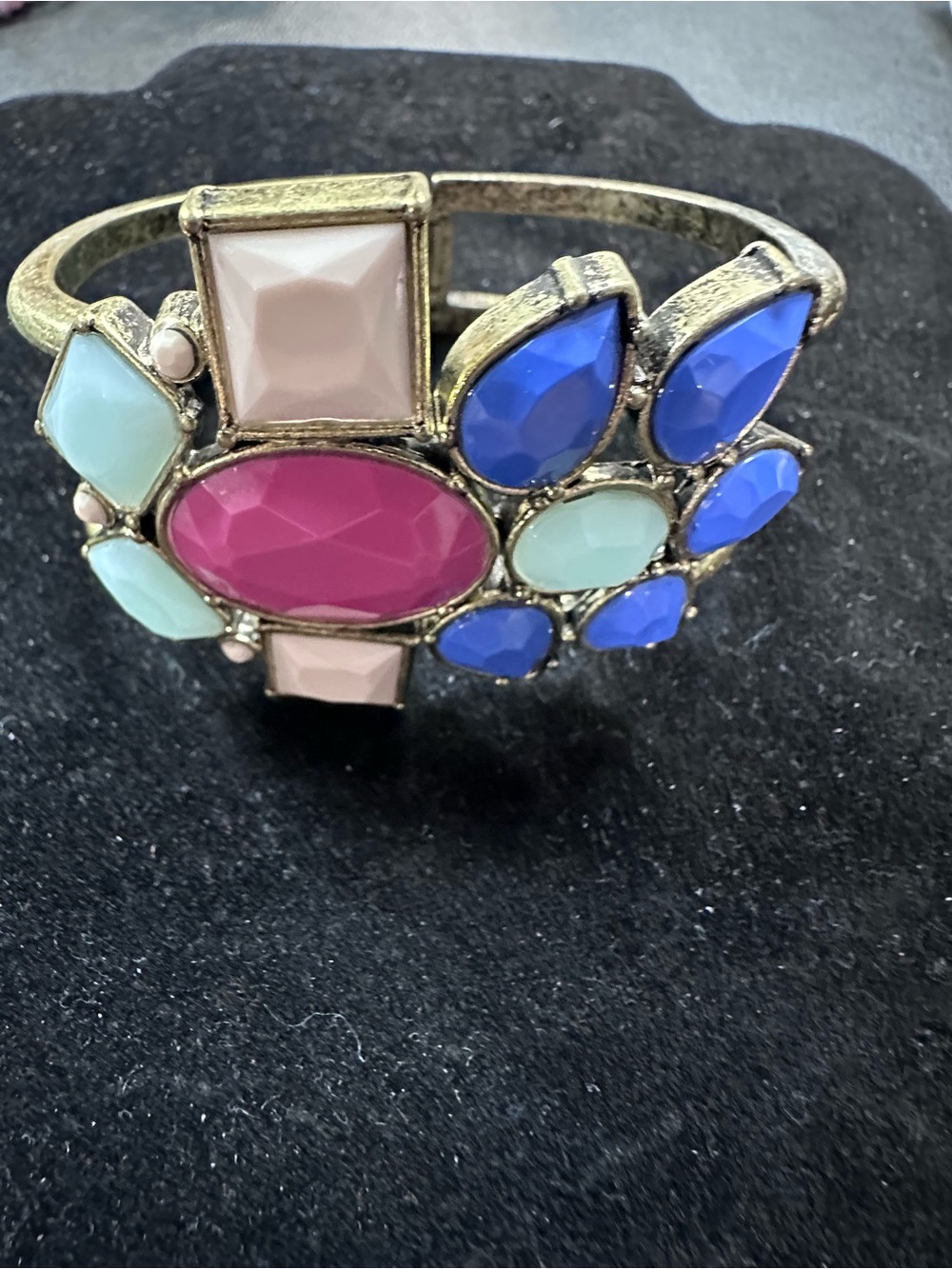 AVON NRT Deco Chunky Hinged Cuff Antique Gold Tone Bracelet Blues Pink